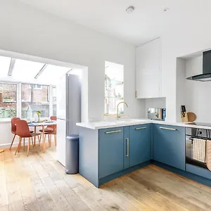 https://the-drey-modern-cottage-for-four-in-york-centre.yorkshirehotels.net